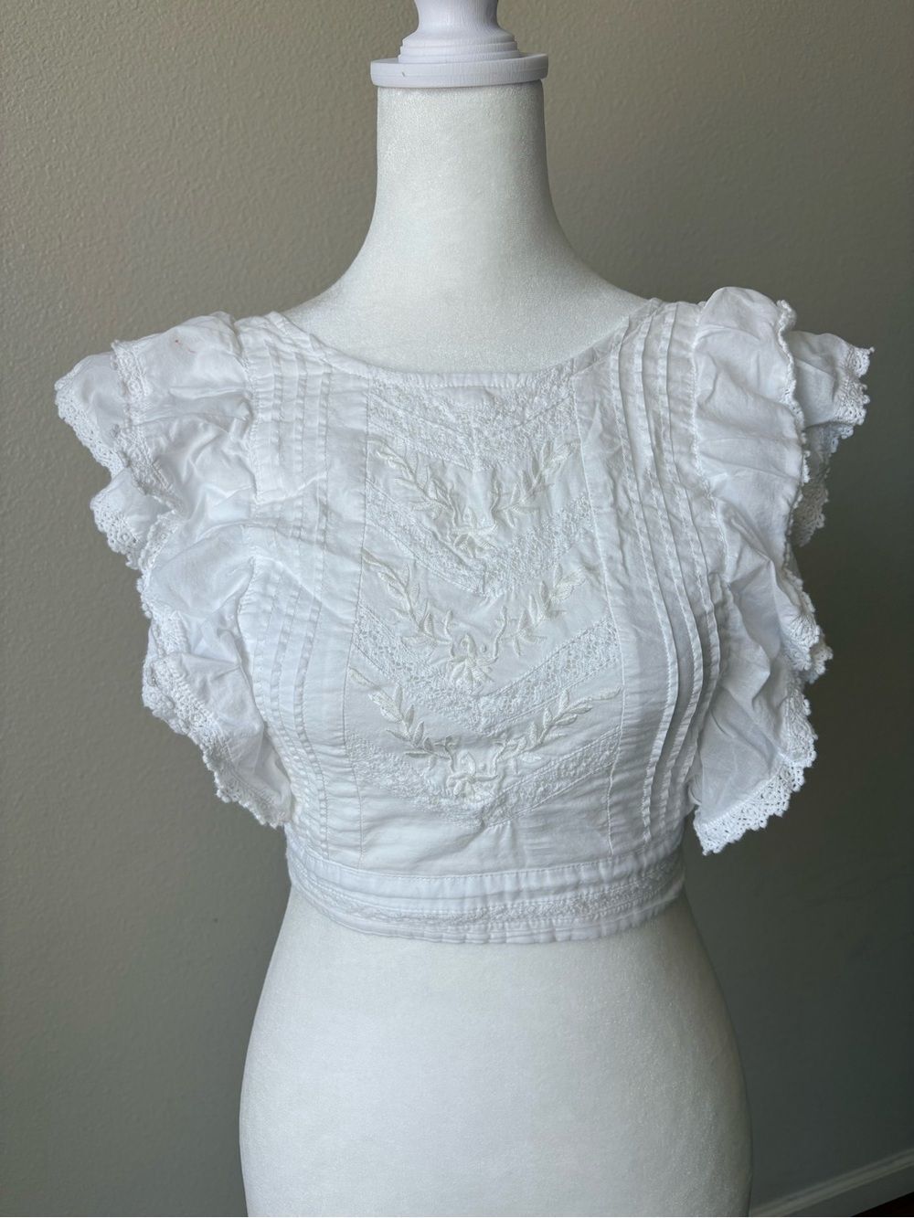 Altar'd State Womens White Solid Square Neck Smocked Ruffle Lace Crop Top S - Picture 5 of 9